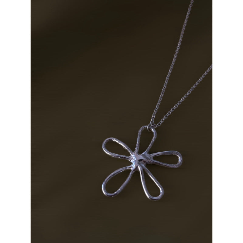 FLEUR NECKLACE